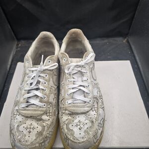 Nike White and Gray Patterned Sneakers